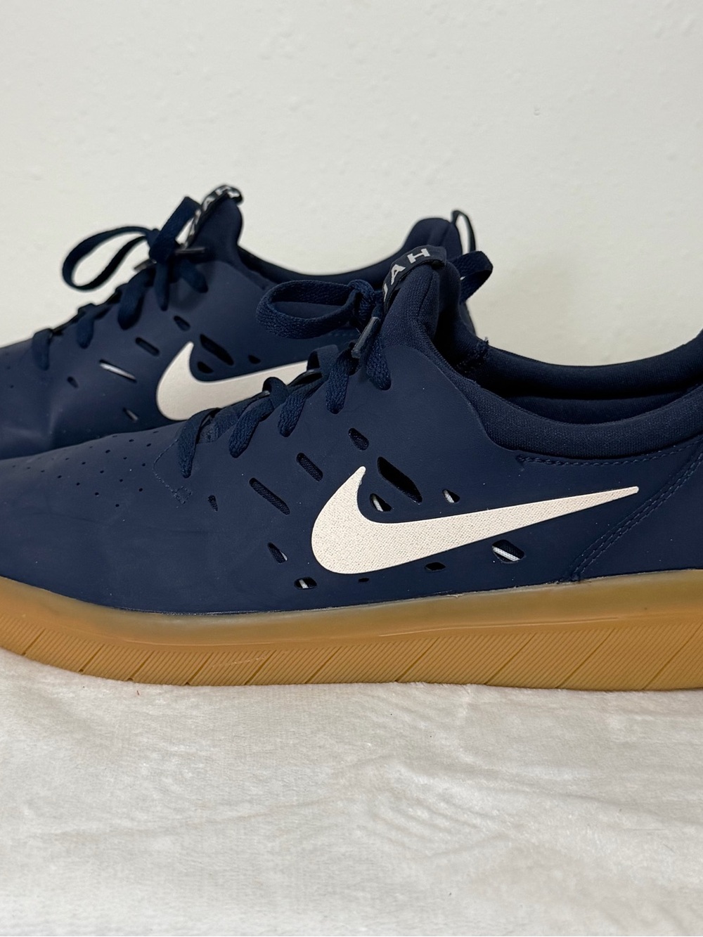 Nike Men’s Navy and White Sneakers with Gum Sole